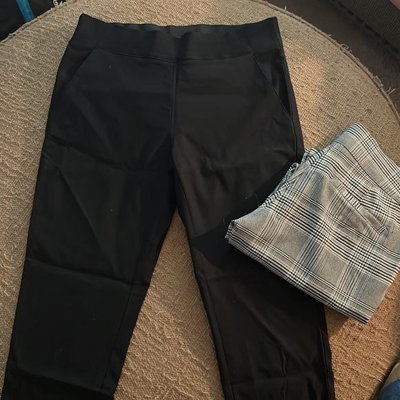 Black Simply Vera Wang Capris - Picture 2 of 2